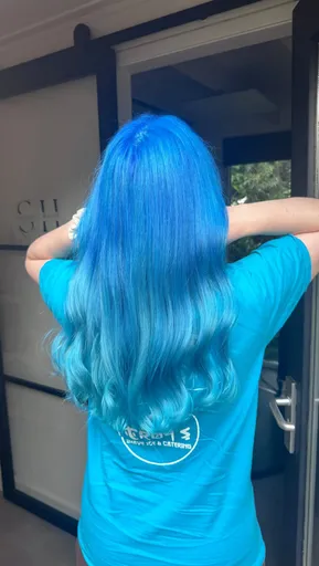 What’s stopping you from having colourful hair?  #vividhaircolor #bluehair #kapper #haarkleur...